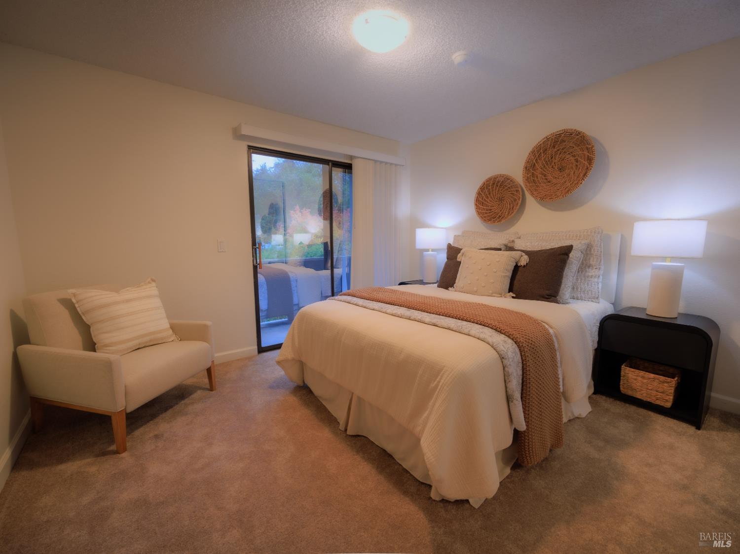 Detail Gallery Image 2 of 18 For 720 Petaluma Blvd #30,  Petaluma,  CA 94952 - 2 Beds | 1 Baths
