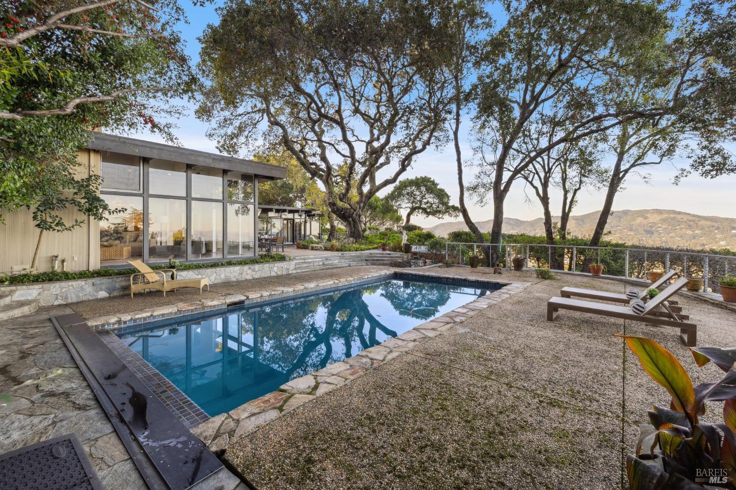 Detail Gallery Image 41 of 50 For 25 Oakhurst Rd, San Rafael,  CA 94901 - 4 Beds | 4 Baths