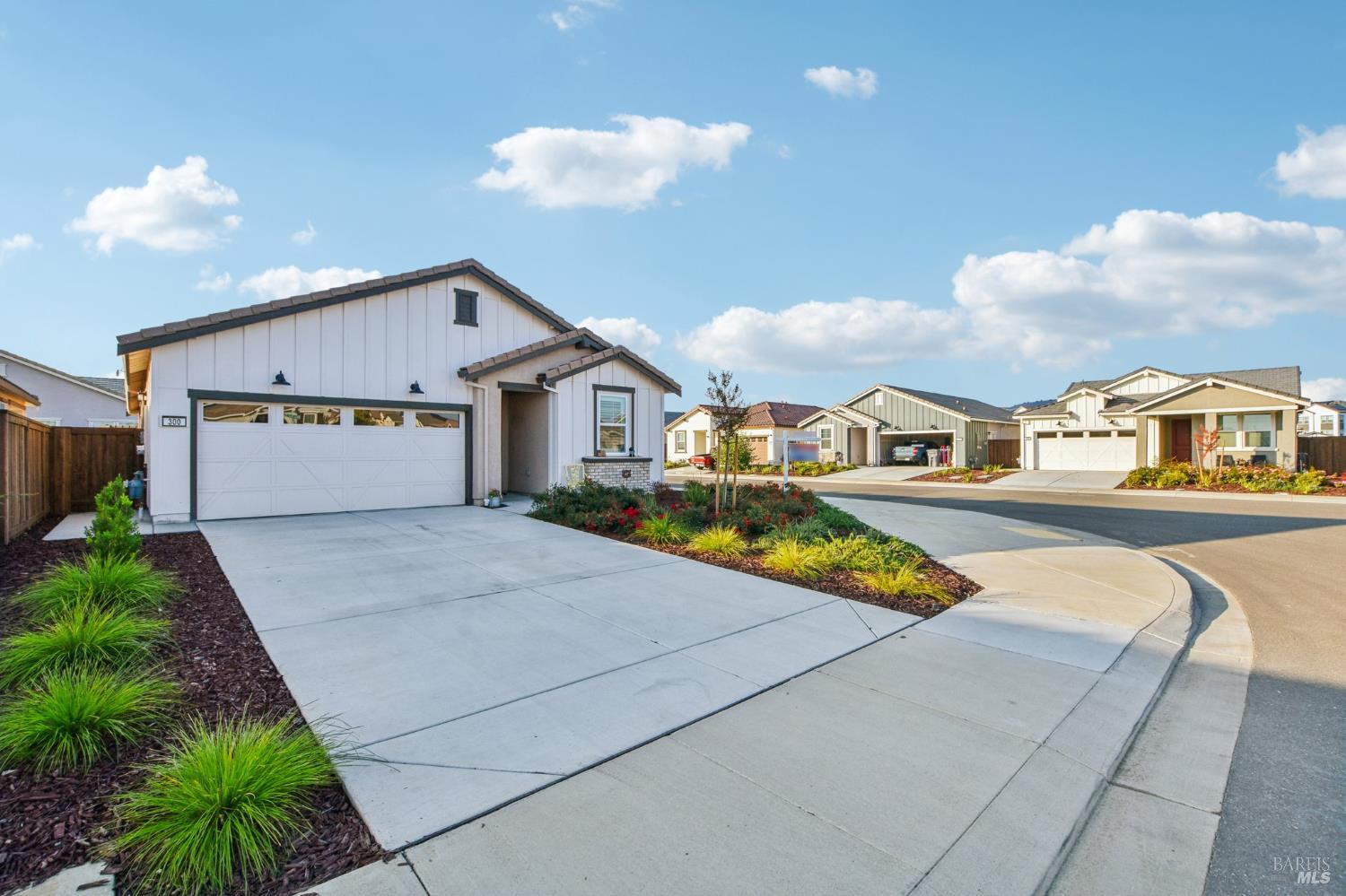 Detail Gallery Image 4 of 36 For 300 White Owl St, Dixon,  CA 95620 - 2 Beds | 2 Baths