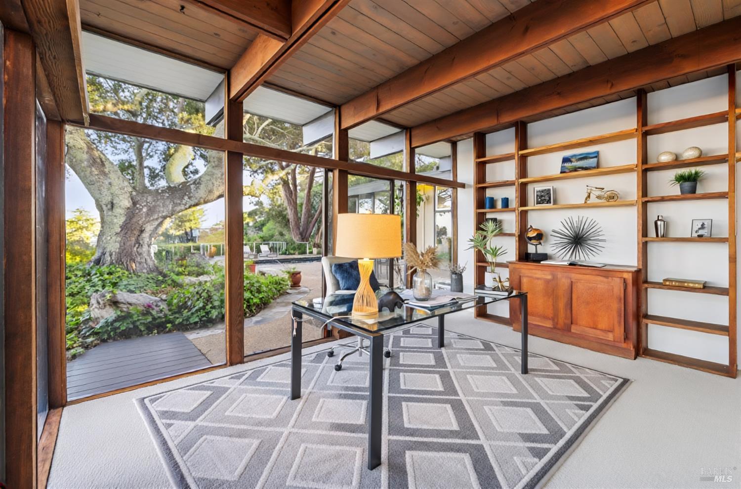 Detail Gallery Image 15 of 50 For 25 Oakhurst Rd, San Rafael,  CA 94901 - 4 Beds | 4 Baths