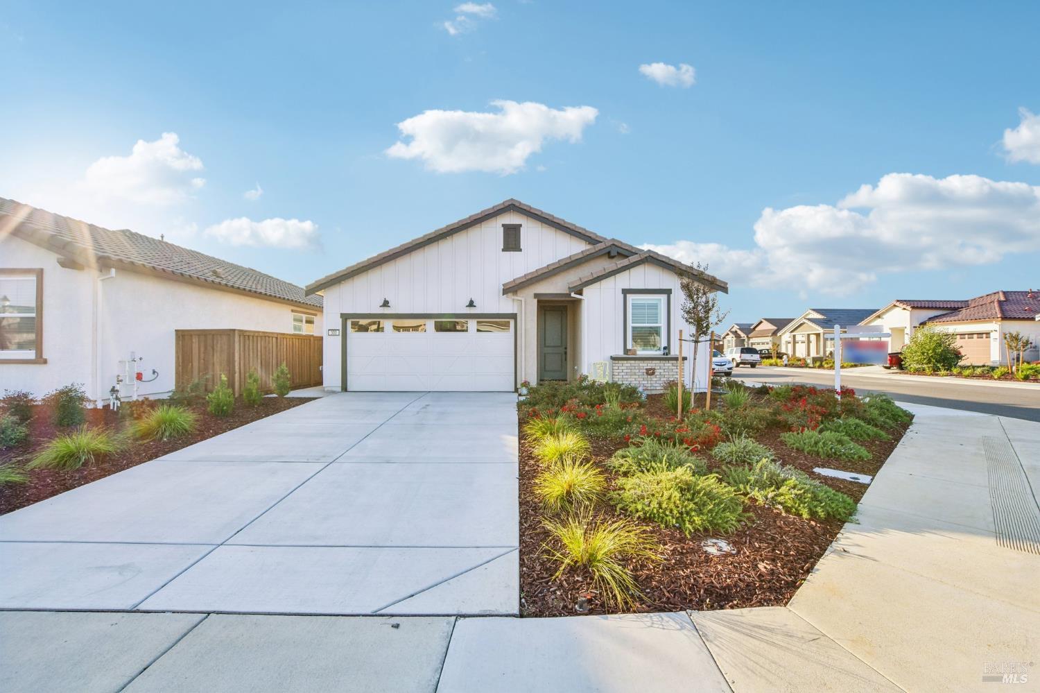 Detail Gallery Image 3 of 36 For 300 White Owl St, Dixon,  CA 95620 - 2 Beds | 2 Baths