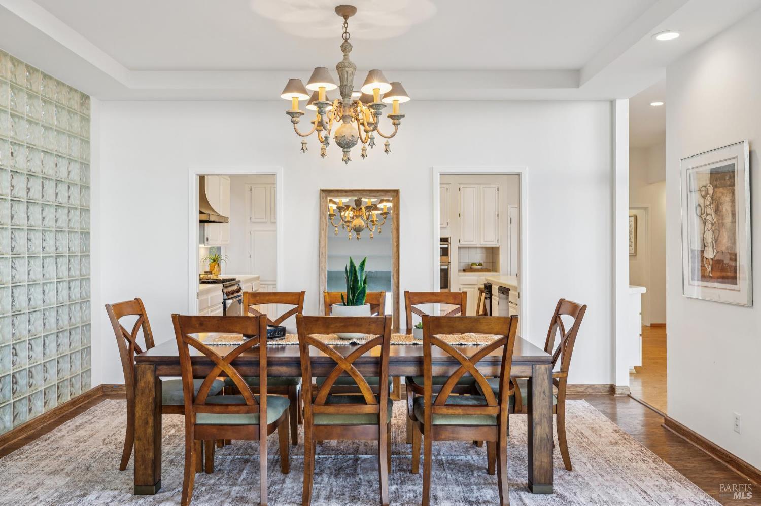 Detail Gallery Image 8 of 50 For 25 Oakhurst Rd, San Rafael,  CA 94901 - 4 Beds | 4 Baths