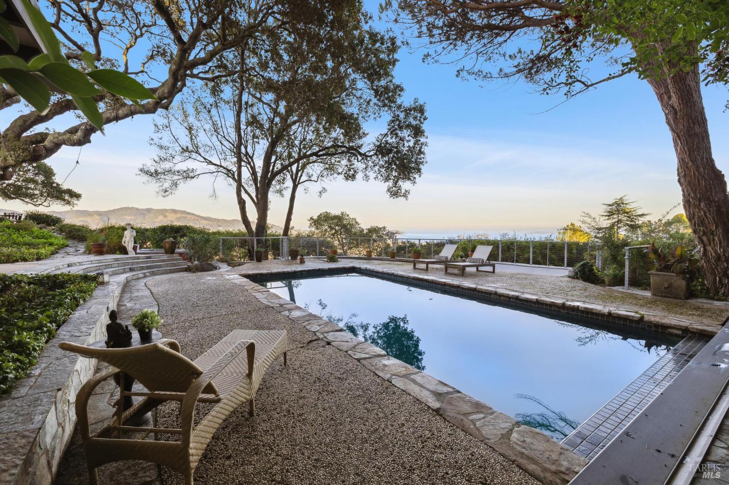 Detail Gallery Image 43 of 50 For 25 Oakhurst Rd, San Rafael,  CA 94901 - 4 Beds | 4 Baths