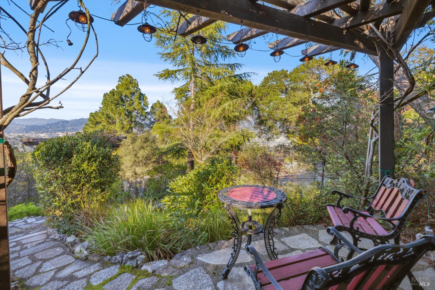 Detail Gallery Image 39 of 50 For 25 Oakhurst Rd, San Rafael,  CA 94901 - 4 Beds | 4 Baths