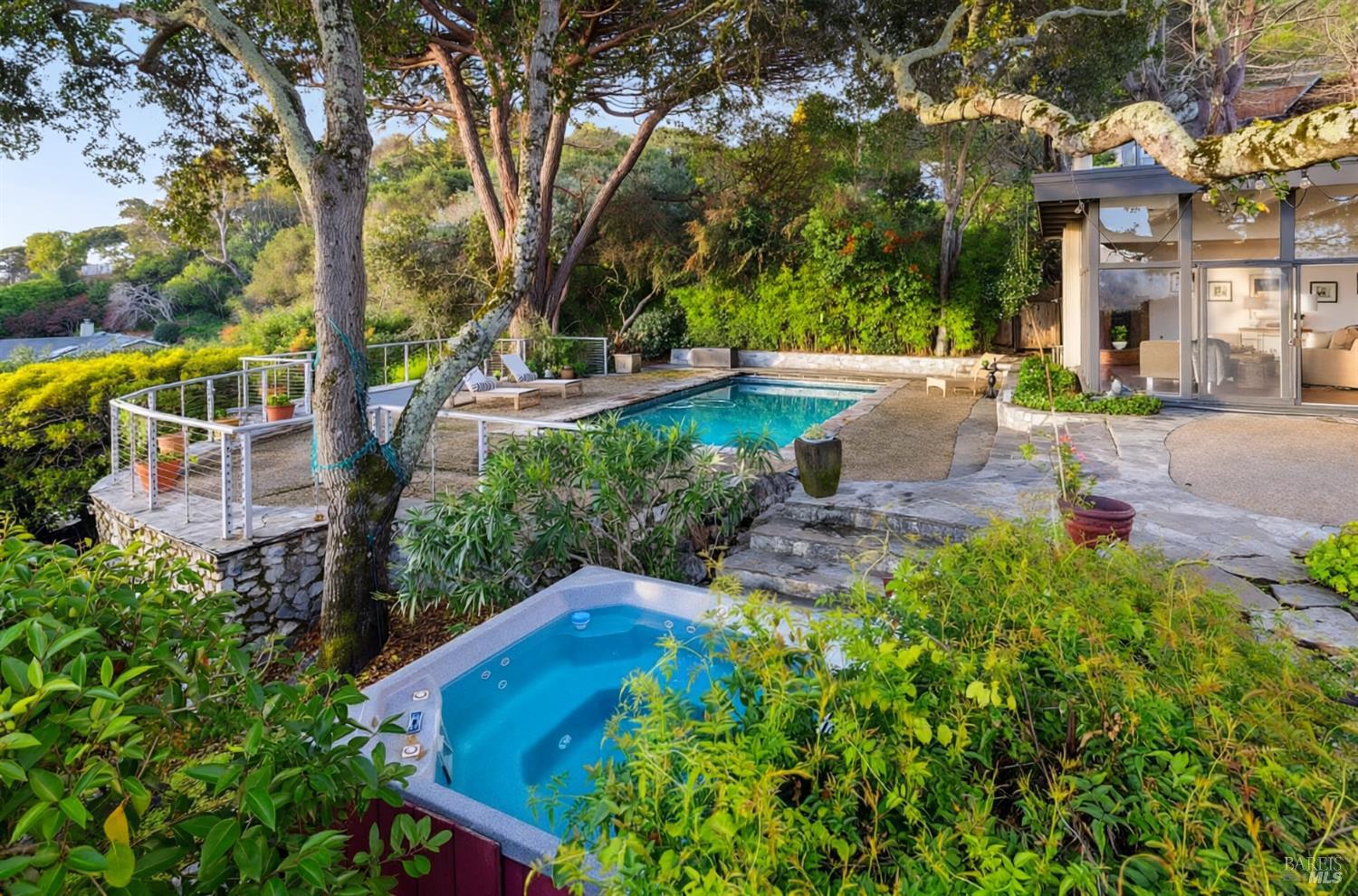 Detail Gallery Image 32 of 50 For 25 Oakhurst Rd, San Rafael,  CA 94901 - 4 Beds | 4 Baths