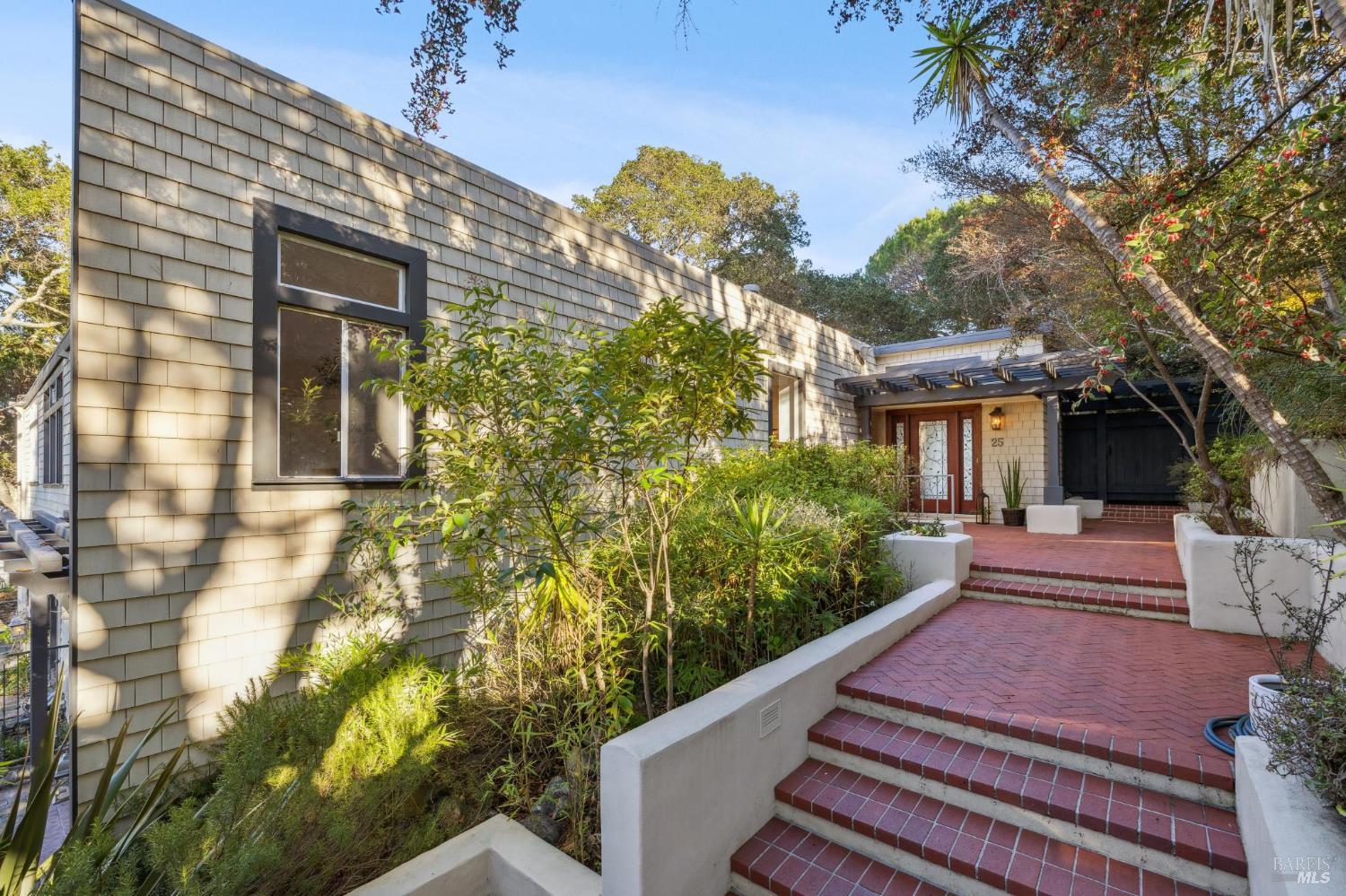 Detail Gallery Image 3 of 50 For 25 Oakhurst Rd, San Rafael,  CA 94901 - 4 Beds | 4 Baths