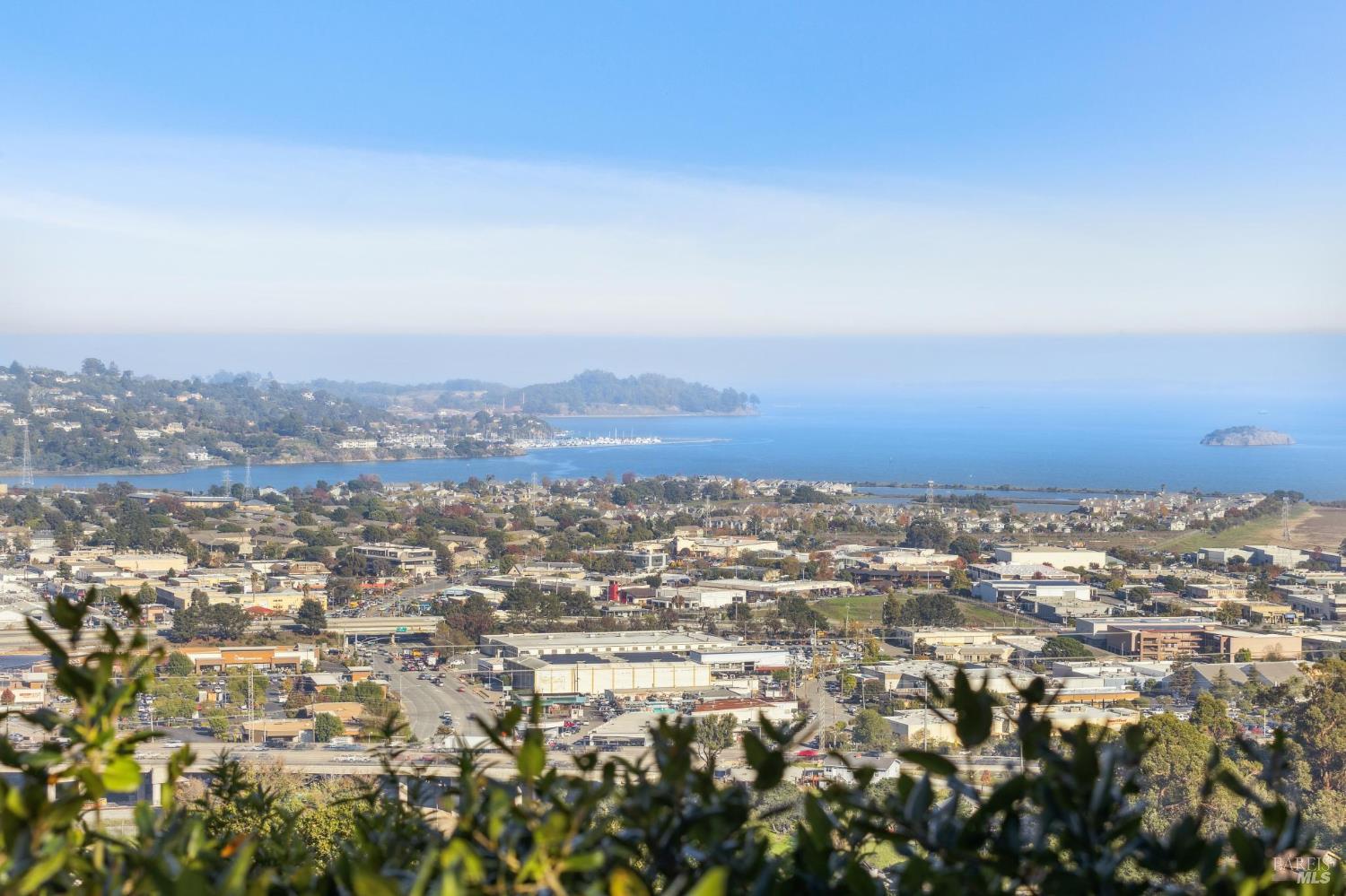 Detail Gallery Image 46 of 50 For 25 Oakhurst Rd, San Rafael,  CA 94901 - 4 Beds | 4 Baths