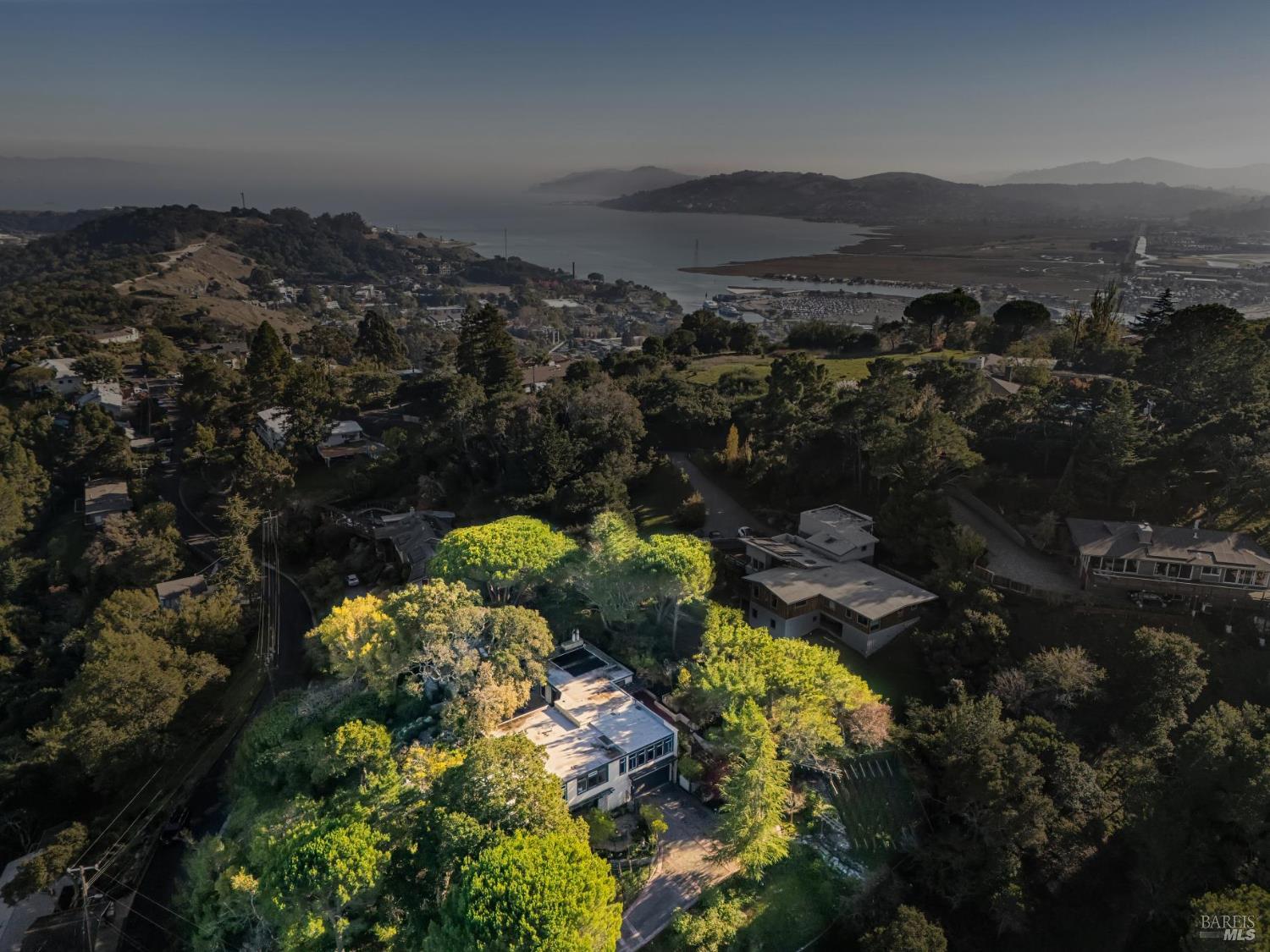 Detail Gallery Image 48 of 50 For 25 Oakhurst Rd, San Rafael,  CA 94901 - 4 Beds | 4 Baths