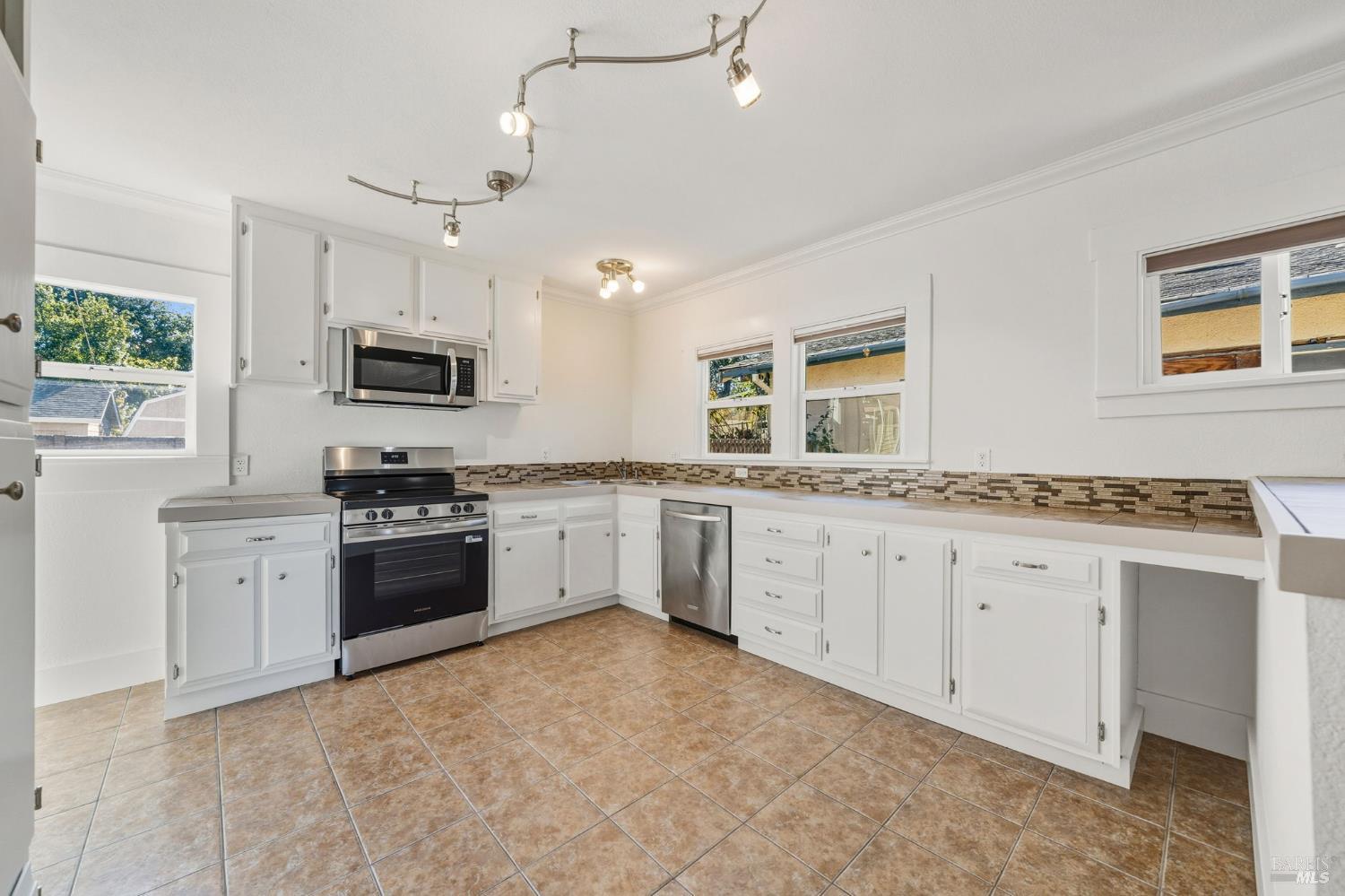 Detail Gallery Image 6 of 36 For 764 Mill St, Santa Rosa,  CA 95404 - 2 Beds | 1/1 Baths