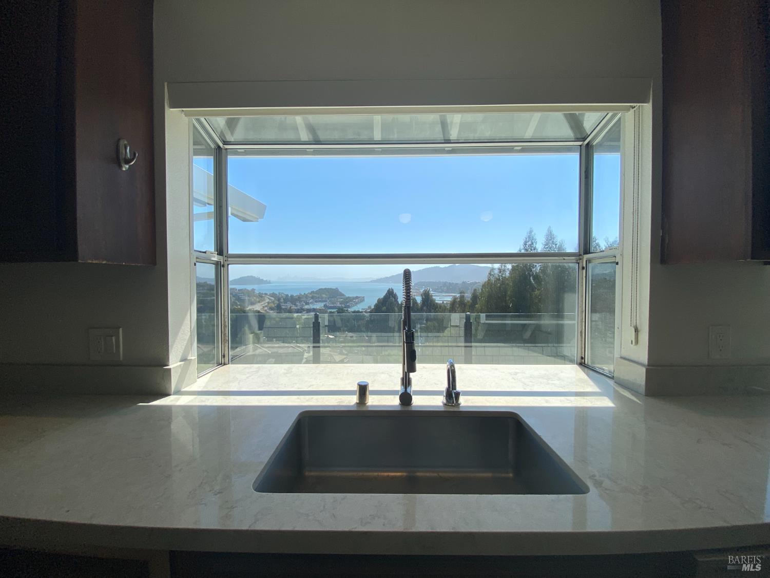 Detail Gallery Image 6 of 39 For 67 via Los Altos Unkn, Tiburon,  CA 94920 - 5 Beds | 5/1 Baths