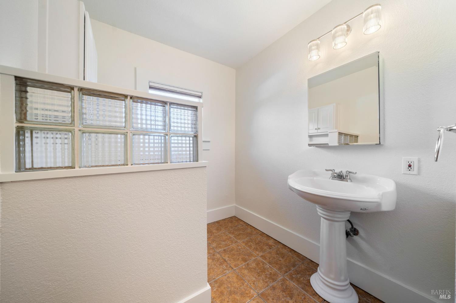 Detail Gallery Image 16 of 36 For 764 Mill St, Santa Rosa,  CA 95404 - 2 Beds | 1/1 Baths