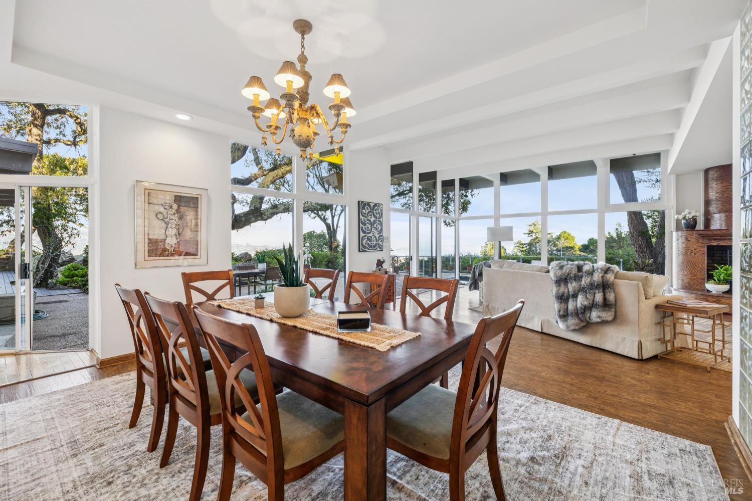 Detail Gallery Image 7 of 50 For 25 Oakhurst Rd, San Rafael,  CA 94901 - 4 Beds | 4 Baths