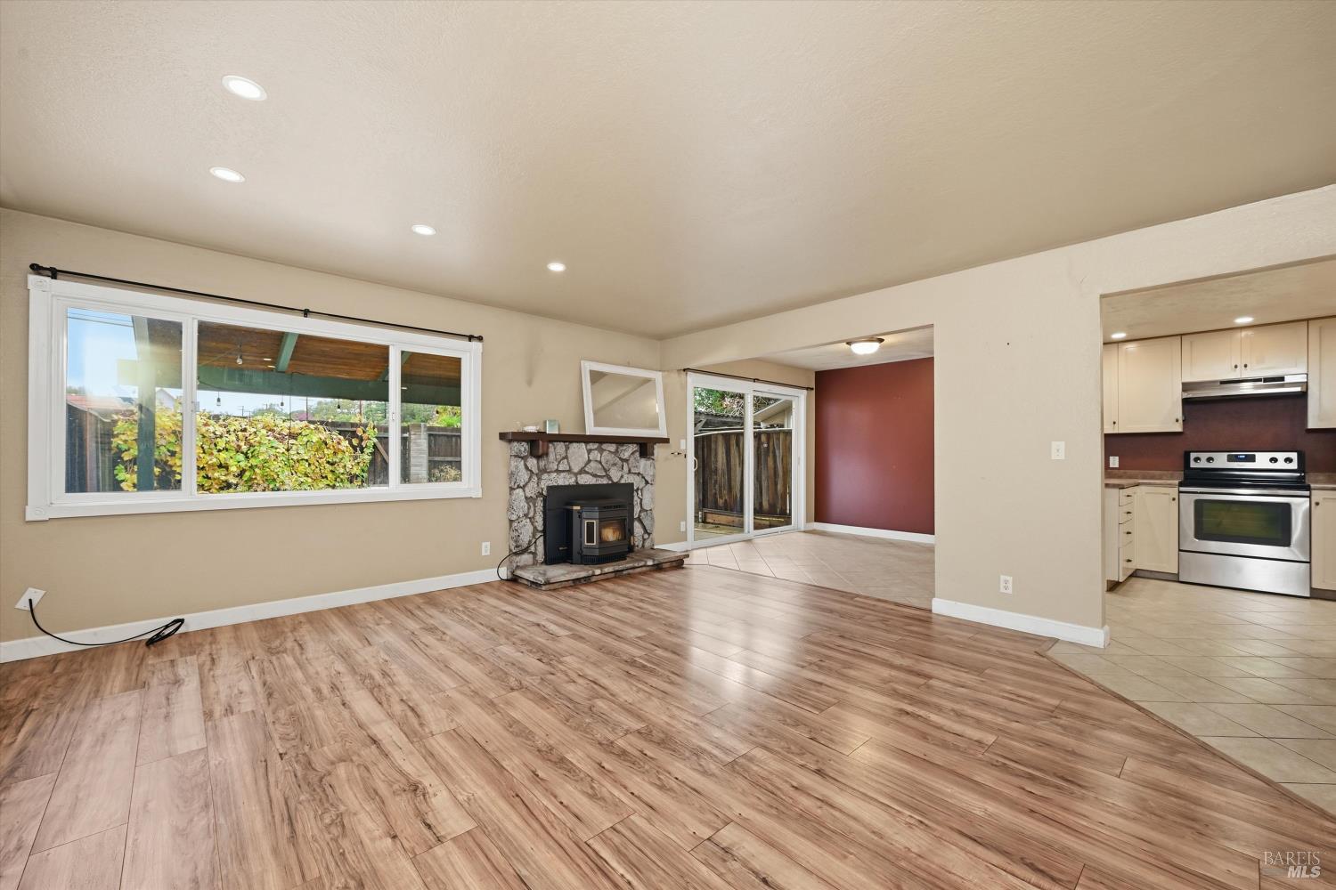 Detail Gallery Image 19 of 30 For 1633 Montana Vista St, Lakeport,  CA 95453 - 3 Beds | 2/1 Baths