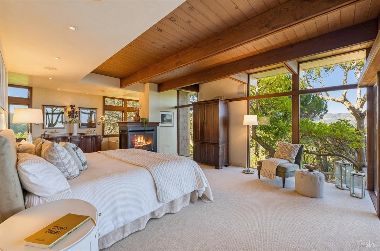 Detail Gallery Image 16 of 50 For 25 Oakhurst Rd, San Rafael,  CA 94901 - 4 Beds | 4 Baths