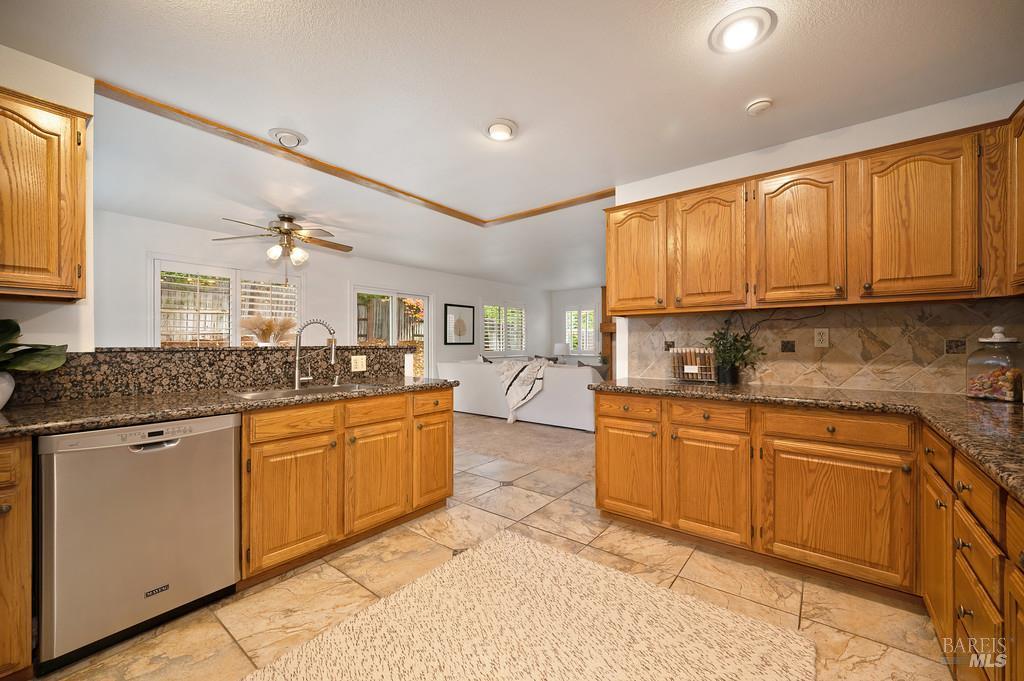 Detail Gallery Image 13 of 51 For 2222 Silver Fox Cir, Fairfield,  CA 94534 - 4 Beds | 3 Baths