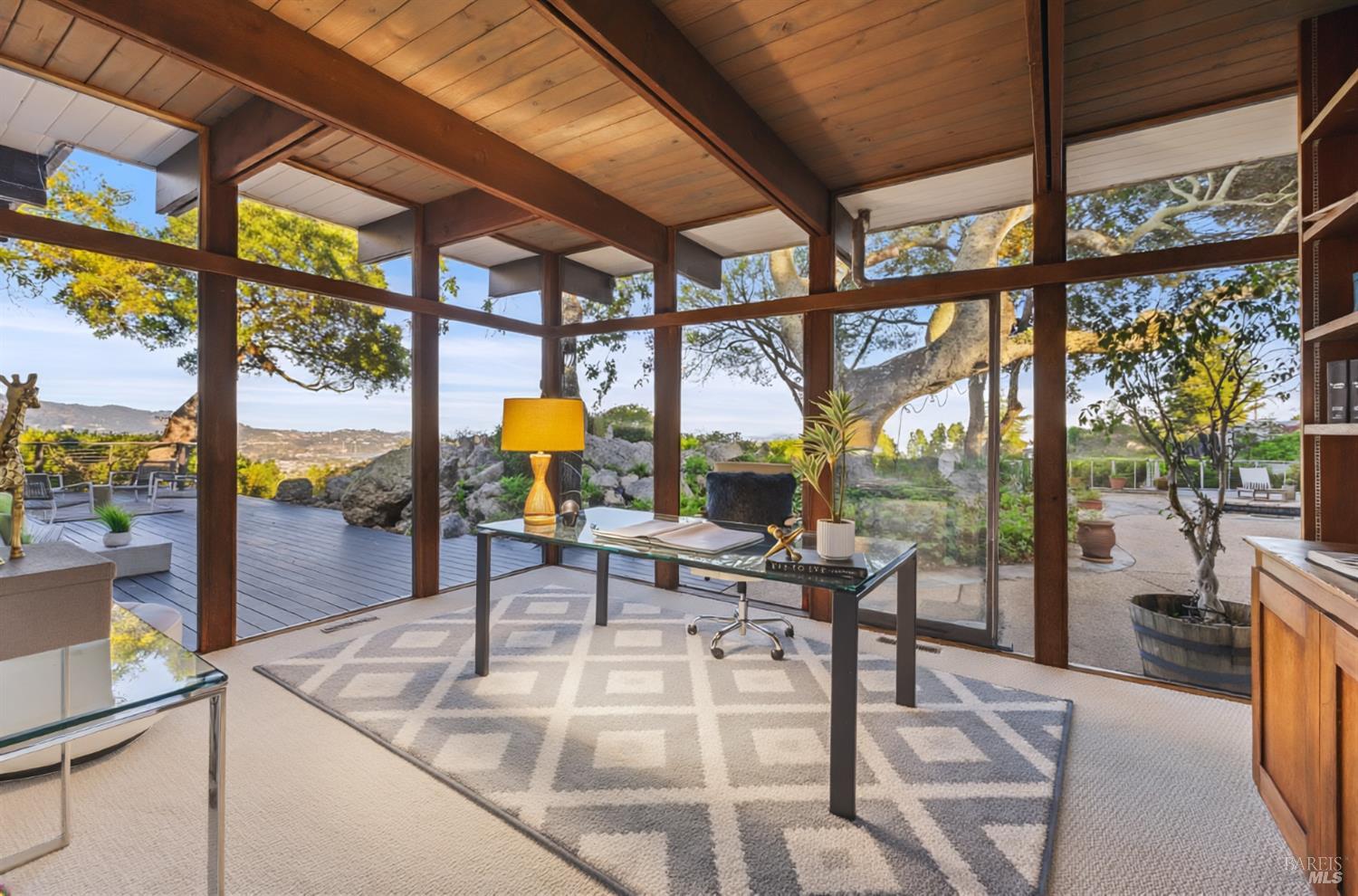 Detail Gallery Image 14 of 50 For 25 Oakhurst Rd, San Rafael,  CA 94901 - 4 Beds | 4 Baths