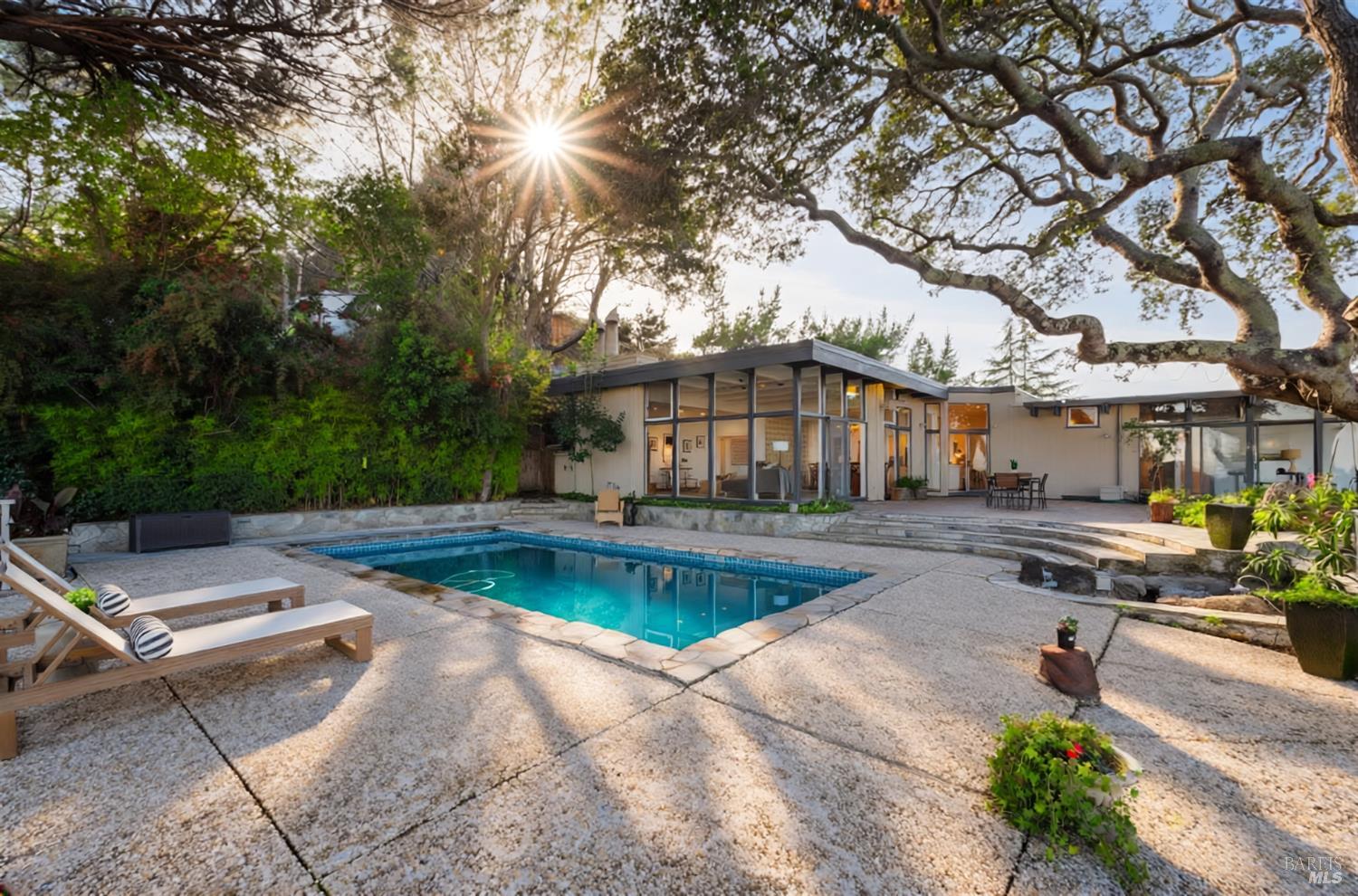 Detail Gallery Image 29 of 50 For 25 Oakhurst Rd, San Rafael,  CA 94901 - 4 Beds | 4 Baths