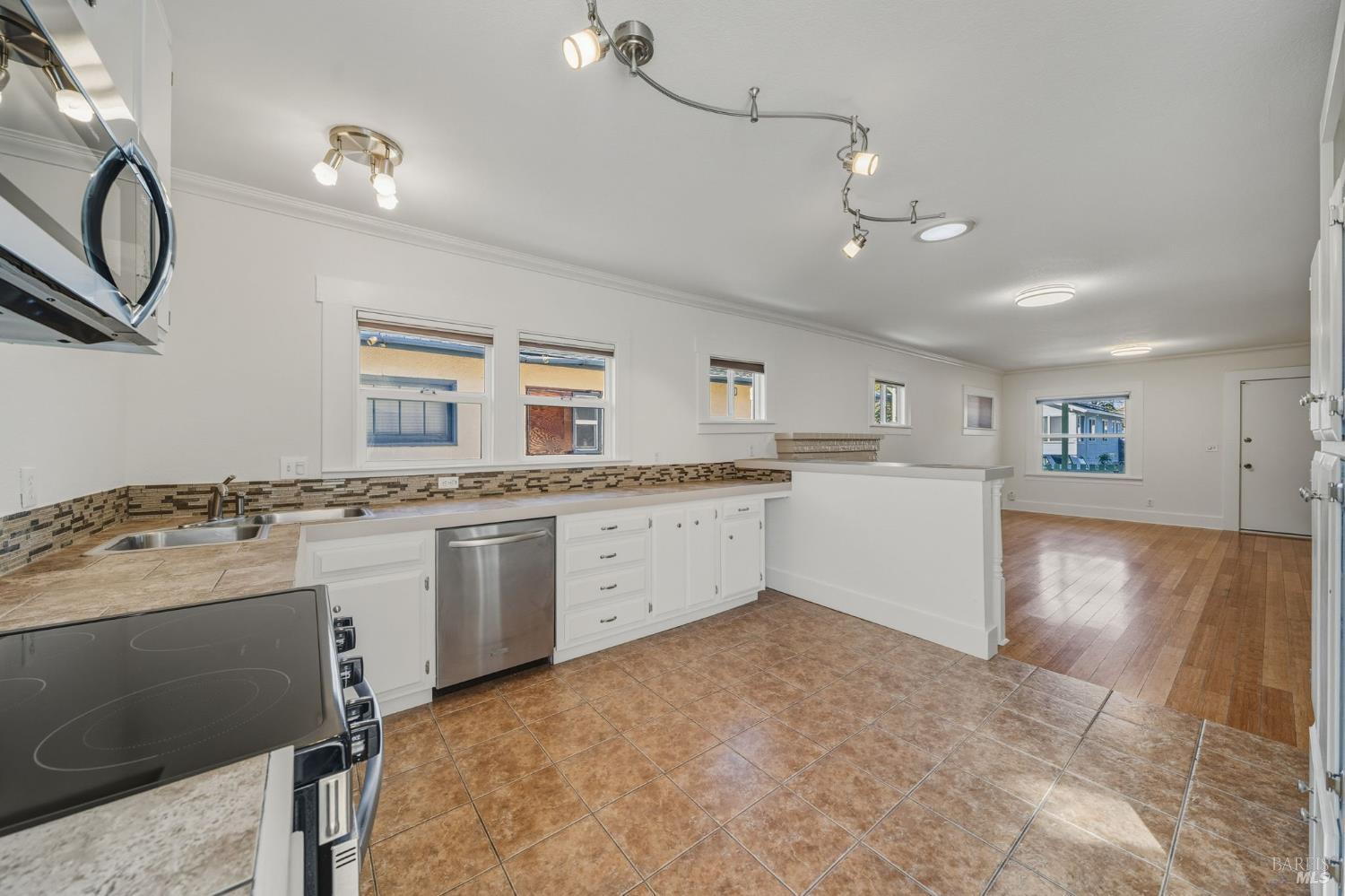 Detail Gallery Image 7 of 36 For 764 Mill St, Santa Rosa,  CA 95404 - 2 Beds | 1/1 Baths