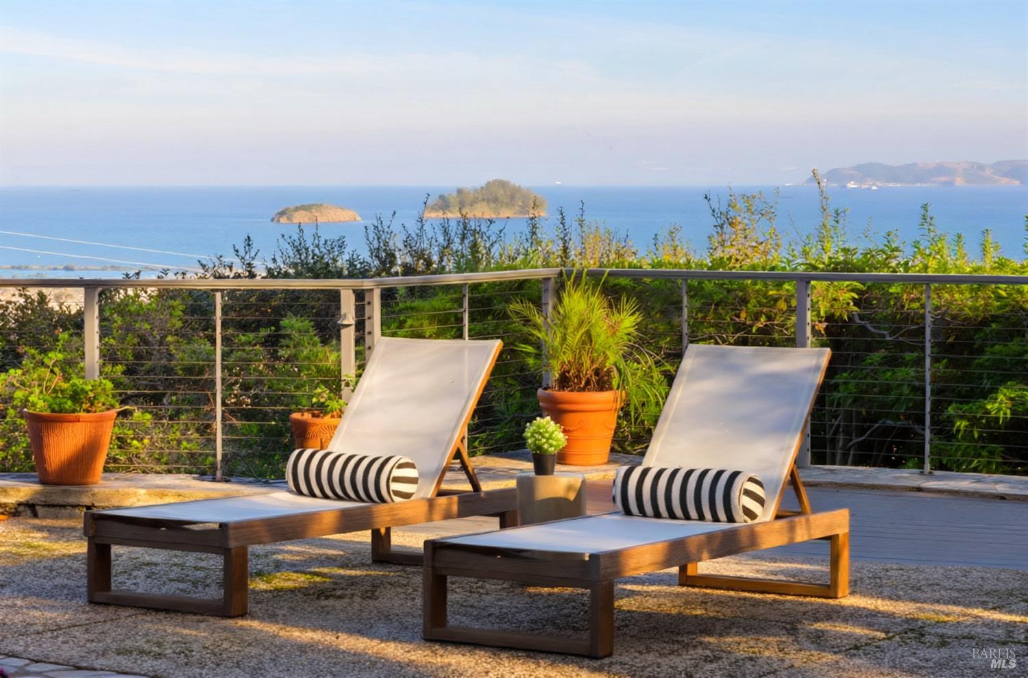 Detail Gallery Image 31 of 50 For 25 Oakhurst Rd, San Rafael,  CA 94901 - 4 Beds | 4 Baths