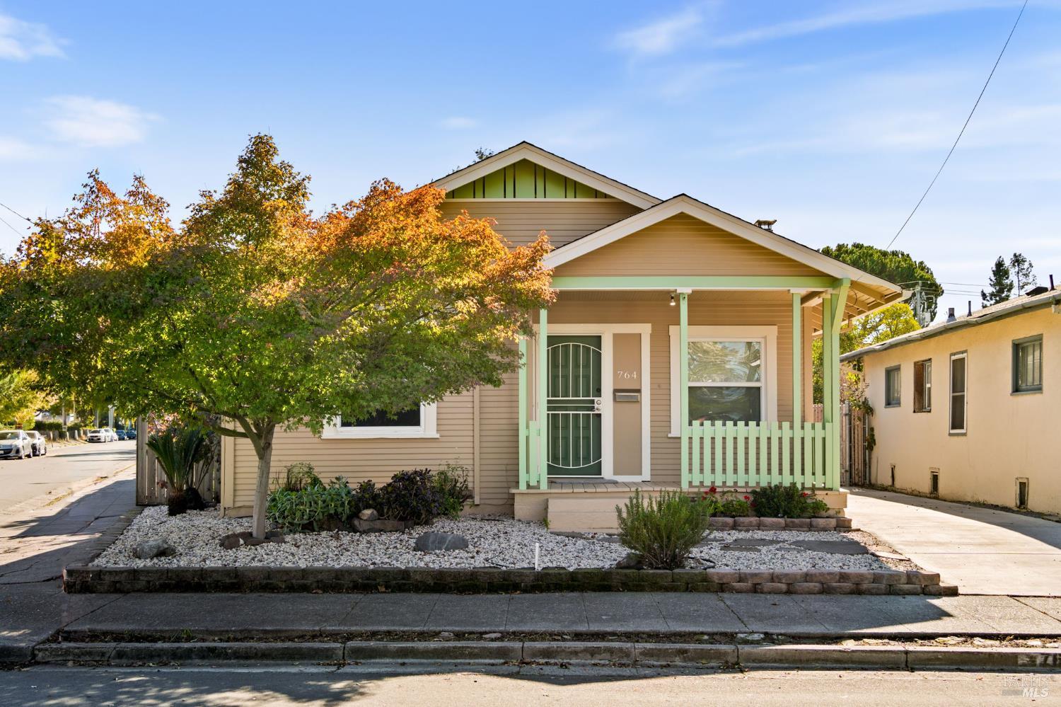 Detail Gallery Image 2 of 36 For 764 Mill St, Santa Rosa,  CA 95404 - 2 Beds | 1/1 Baths