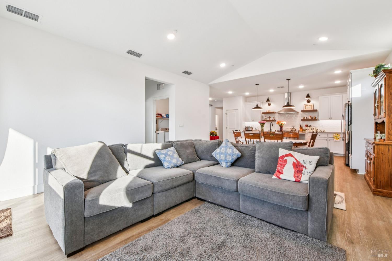 Detail Gallery Image 7 of 36 For 300 White Owl St, Dixon,  CA 95620 - 2 Beds | 2 Baths