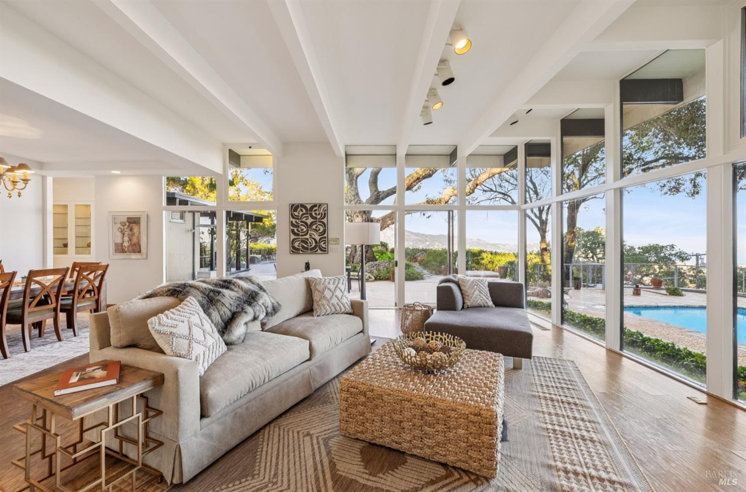 Detail Gallery Image 5 of 50 For 25 Oakhurst Rd, San Rafael,  CA 94901 - 4 Beds | 4 Baths