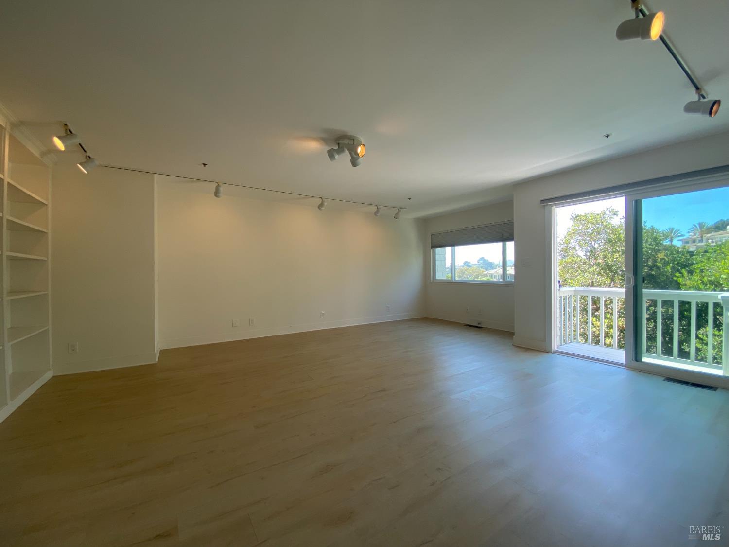 Detail Gallery Image 18 of 39 For 67 via Los Altos Unkn, Tiburon,  CA 94920 - 5 Beds | 5/1 Baths