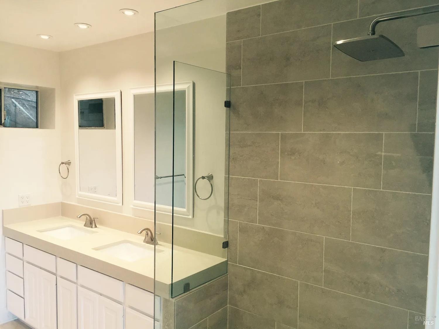 Detail Gallery Image 24 of 39 For 67 via Los Altos Unkn, Tiburon,  CA 94920 - 5 Beds | 5/1 Baths