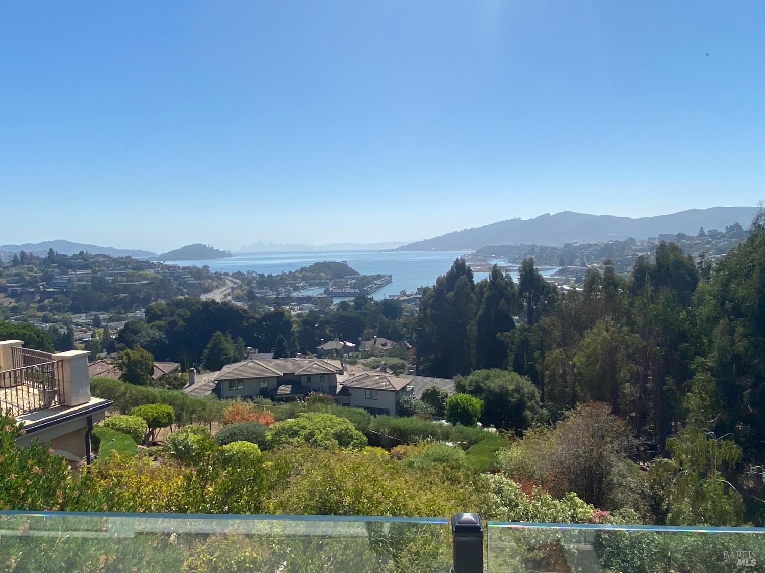 Detail Gallery Image 10 of 39 For 67 via Los Altos Unkn, Tiburon,  CA 94920 - 5 Beds | 5/1 Baths