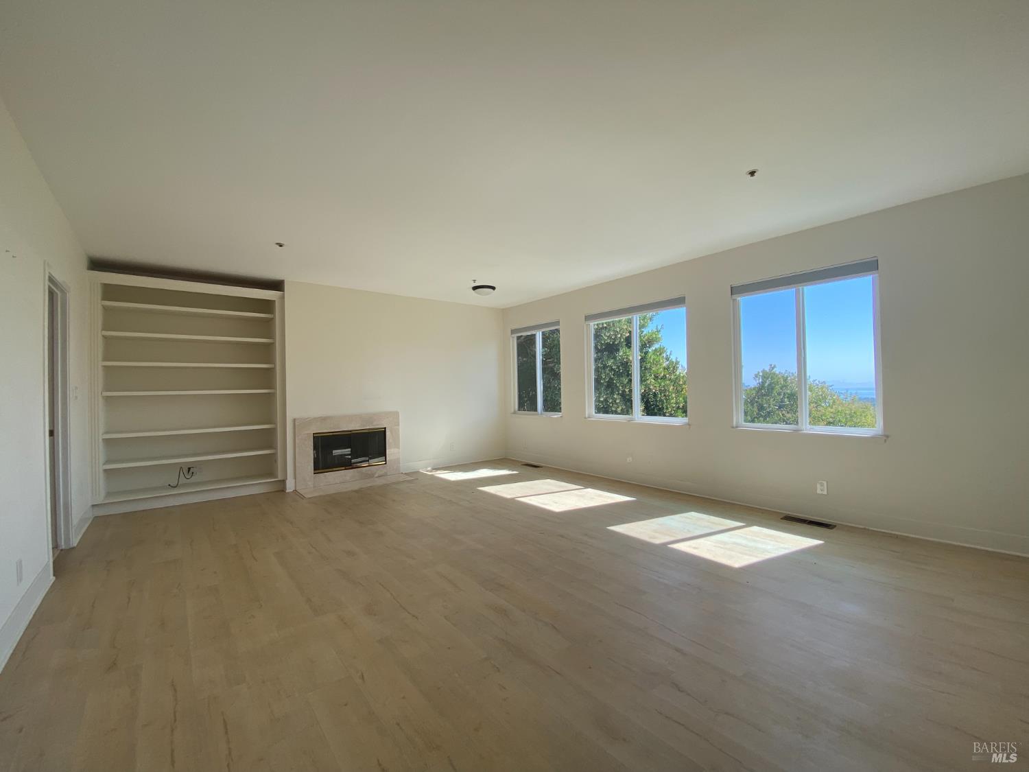 Detail Gallery Image 21 of 39 For 67 via Los Altos Unkn, Tiburon,  CA 94920 - 5 Beds | 5/1 Baths