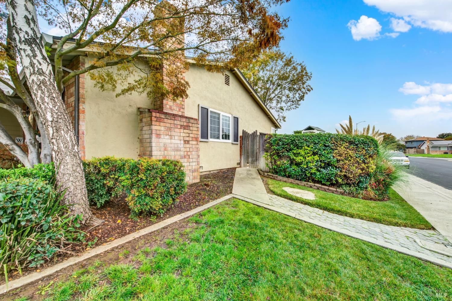 Detail Gallery Image 8 of 79 For 595 Sawyer Ct, Dixon,  CA 95620 - 4 Beds | 2 Baths