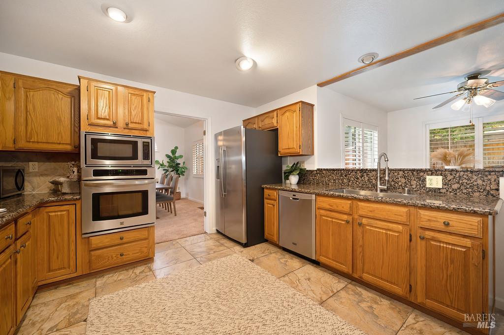 Detail Gallery Image 14 of 51 For 2222 Silver Fox Cir, Fairfield,  CA 94534 - 4 Beds | 3 Baths