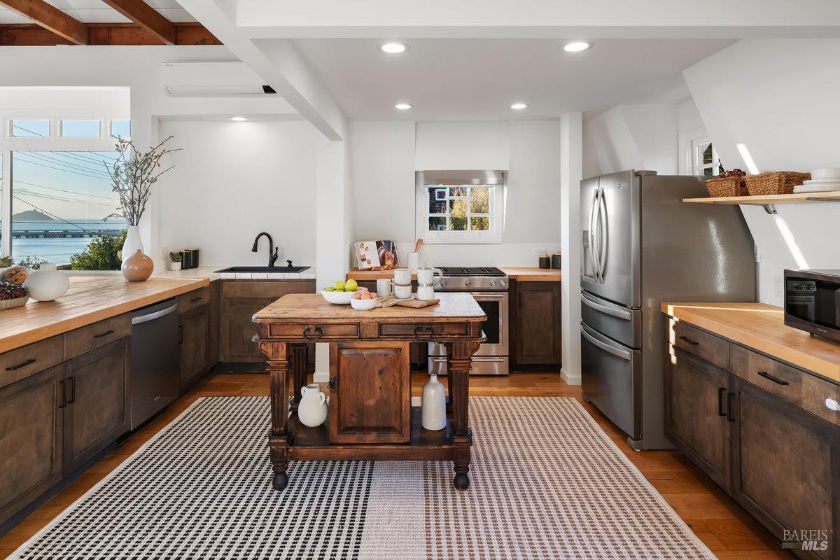 Detail Gallery Image 25 of 95 For 700 Ocean Ave, Richmond,  CA 94801 - 3 Beds | 2/1 Baths