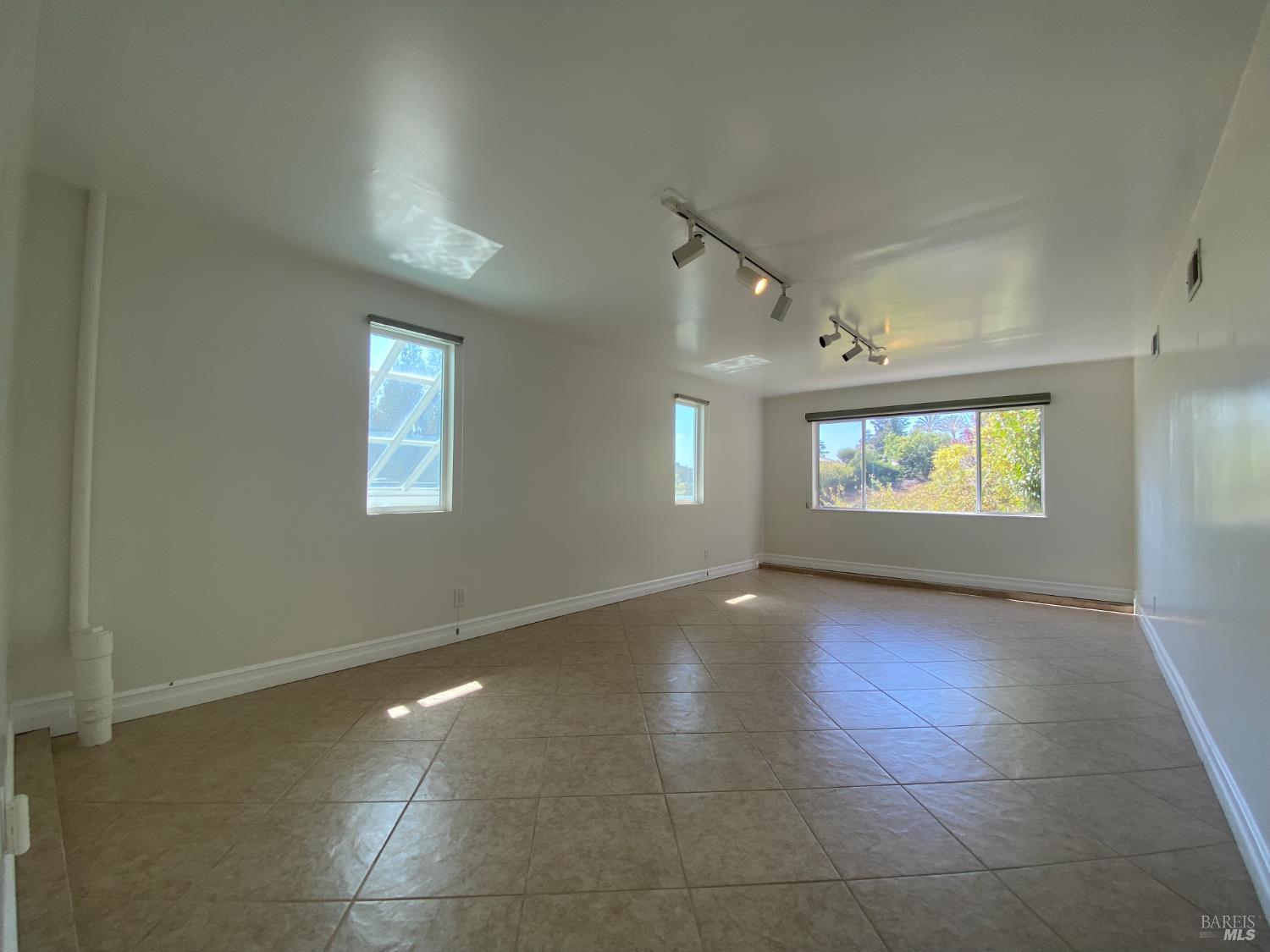 Detail Gallery Image 28 of 39 For 67 via Los Altos Unkn, Tiburon,  CA 94920 - 5 Beds | 5/1 Baths