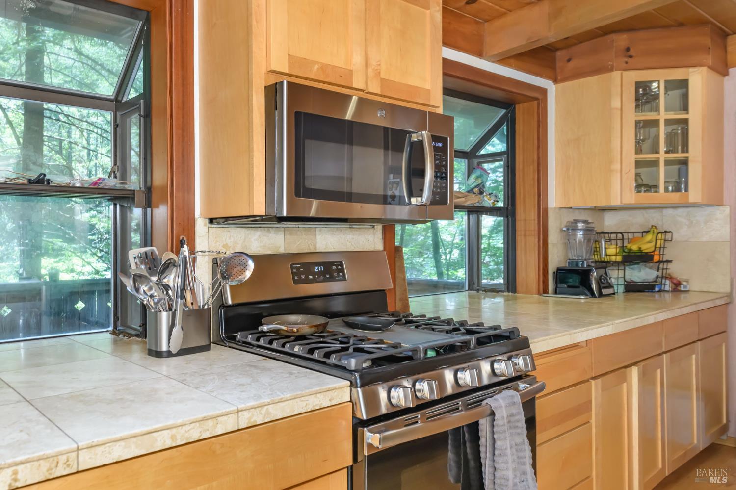 Detail Gallery Image 20 of 29 For 544 Cascade Dr, Mill Valley,  CA 94941 - 4 Beds | 2 Baths