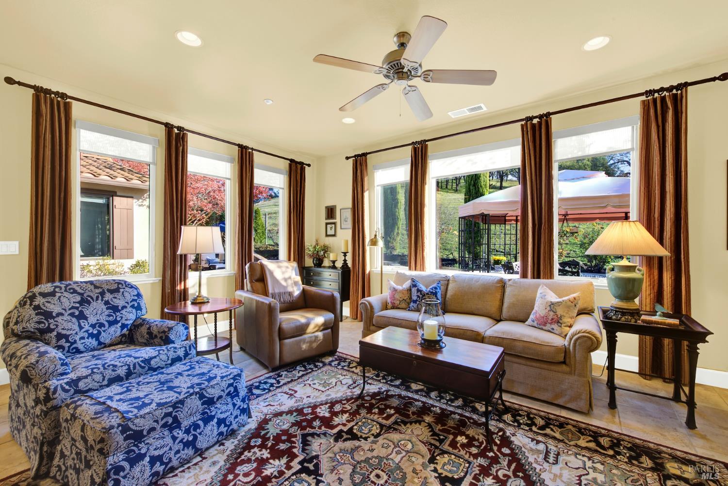 Detail Gallery Image 24 of 98 For 2965 Pebble Beach Cir, Fairfield,  CA 94534 - 4 Beds | 2/1 Baths