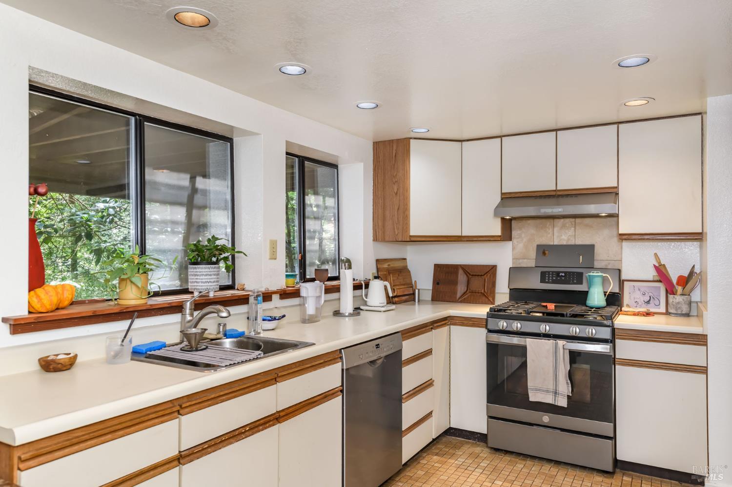 Detail Gallery Image 28 of 29 For 544 Cascade Dr, Mill Valley,  CA 94941 - 4 Beds | 2 Baths