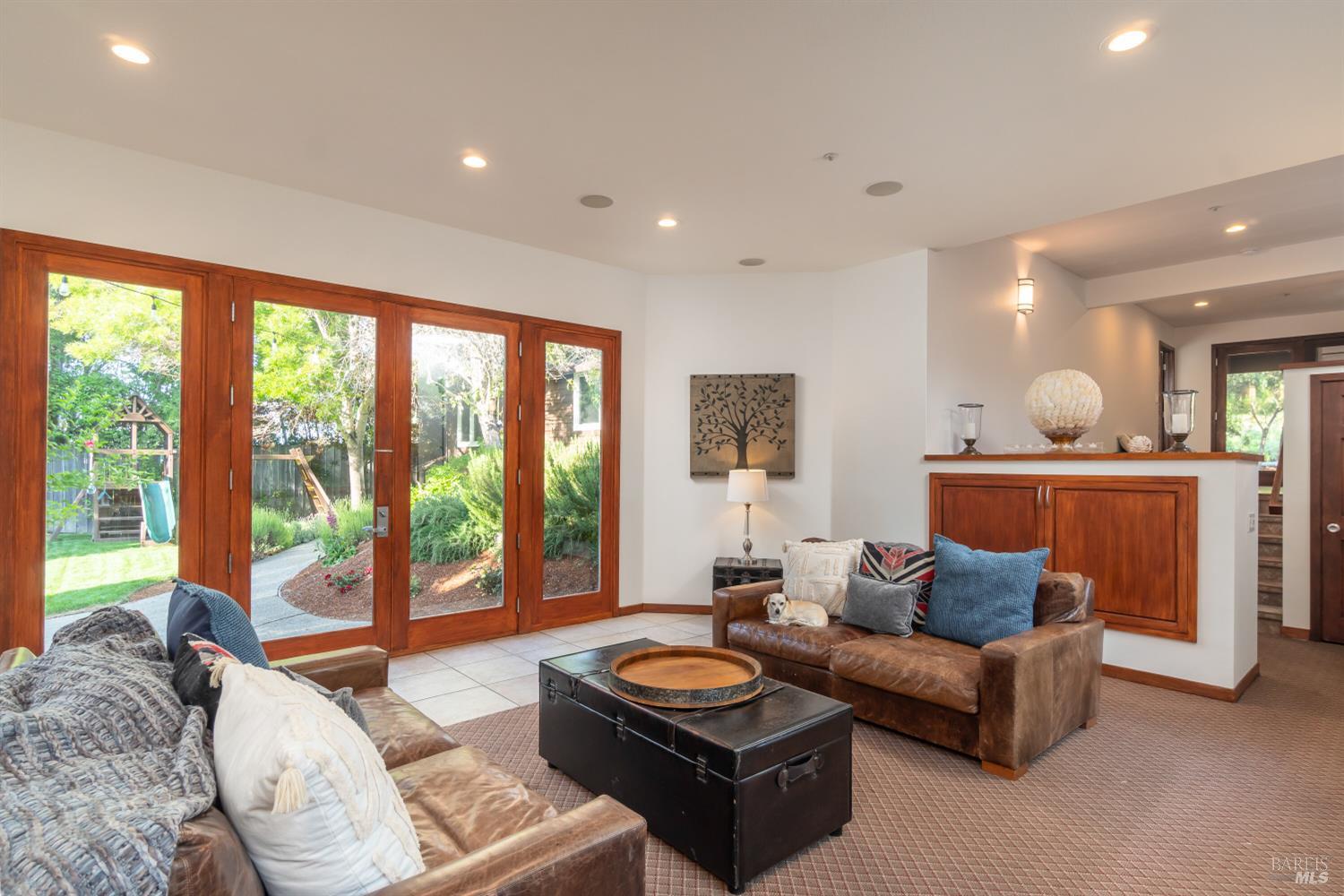 Detail Gallery Image 7 of 51 For 8 Circle Rd, San Rafael,  CA 94903 - – Beds | – Baths