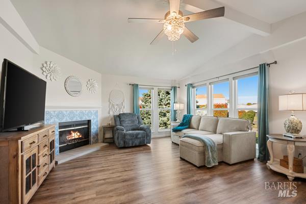 Detail Gallery Image 3 of 18 For 209 Bernadine Pl, Napa,  CA 94558 - 2 Beds | 2 Baths