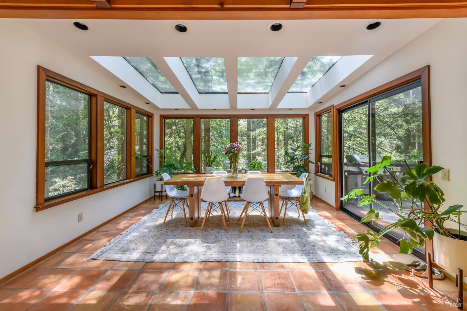 Detail Gallery Image 5 of 29 For 544 Cascade Dr, Mill Valley,  CA 94941 - 4 Beds | 2 Baths