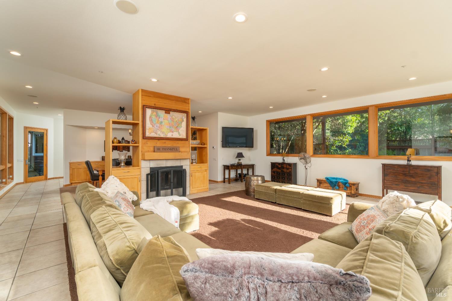 Detail Gallery Image 18 of 51 For 8 Circle Rd, San Rafael,  CA 94903 - – Beds | – Baths