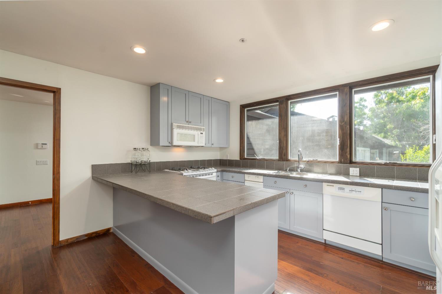 Detail Gallery Image 20 of 51 For 8 Circle Rd, San Rafael,  CA 94903 - – Beds | – Baths