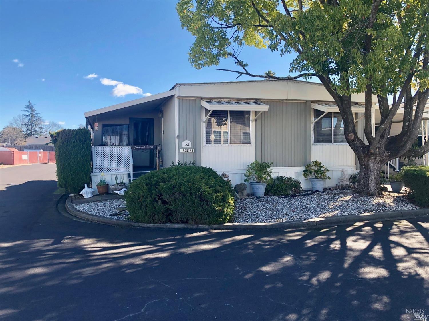 Detail Gallery Image 2 of 9 For 52 Somerset Dr, Santa Rosa,  CA 95401 - 2 Beds | 2 Baths