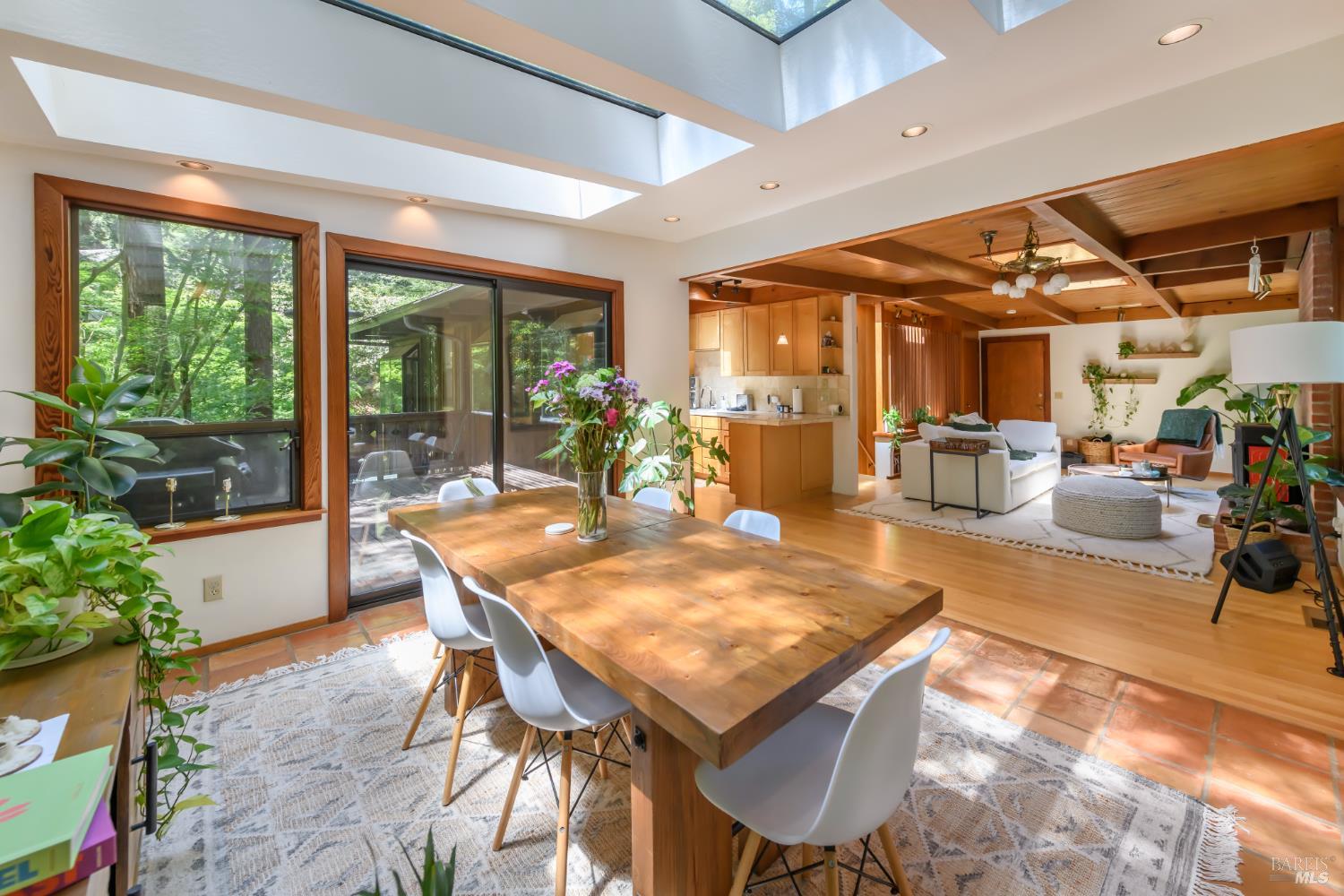 Detail Gallery Image 3 of 29 For 544 Cascade Dr, Mill Valley,  CA 94941 - 4 Beds | 2 Baths