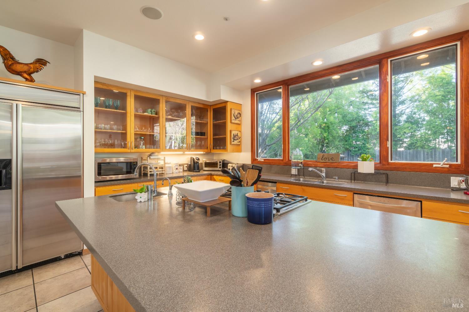 Detail Gallery Image 10 of 51 For 8 Circle Rd, San Rafael,  CA 94903 - – Beds | – Baths