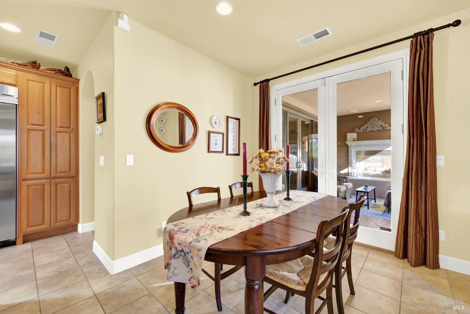 Detail Gallery Image 26 of 98 For 2965 Pebble Beach Cir, Fairfield,  CA 94534 - 4 Beds | 2/1 Baths