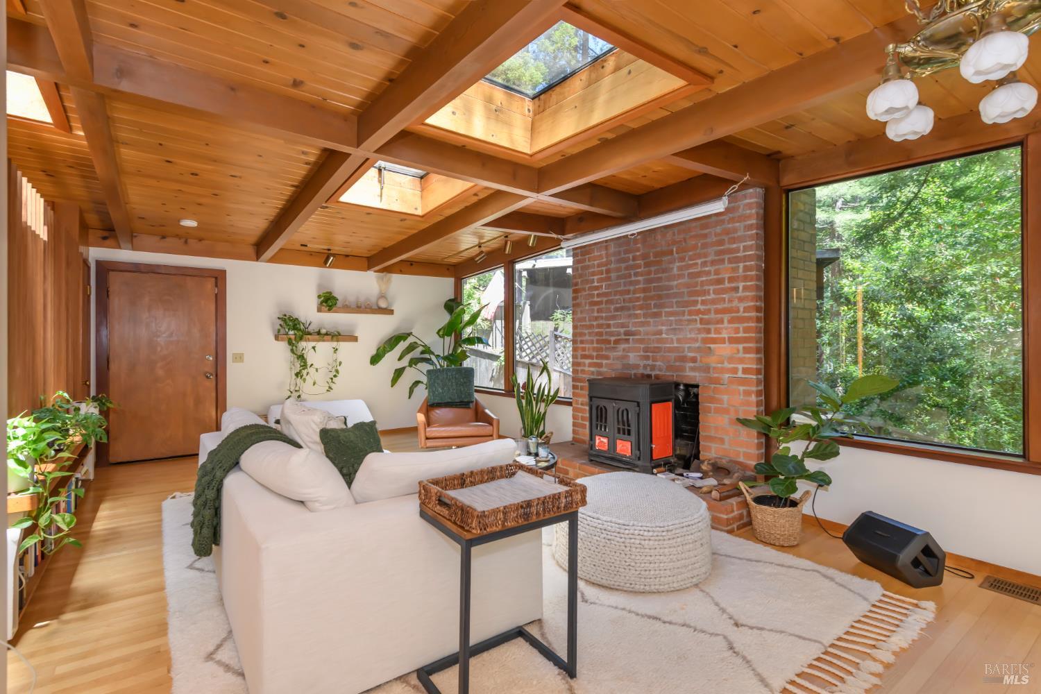 Detail Gallery Image 6 of 29 For 544 Cascade Dr, Mill Valley,  CA 94941 - 4 Beds | 2 Baths