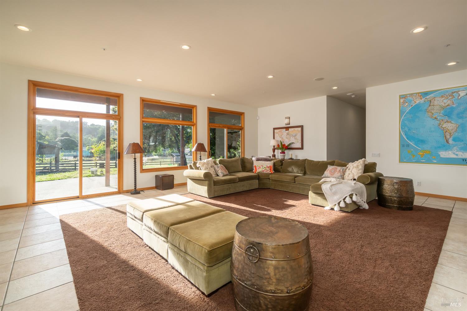 Detail Gallery Image 16 of 51 For 8 Circle Rd, San Rafael,  CA 94903 - – Beds | – Baths