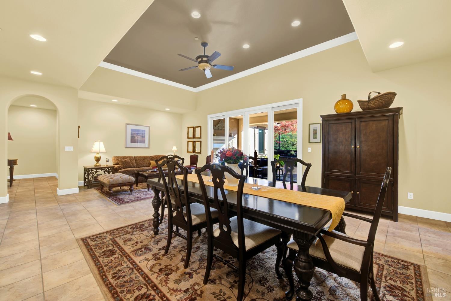 Detail Gallery Image 14 of 98 For 2965 Pebble Beach Cir, Fairfield,  CA 94534 - 4 Beds | 2/1 Baths