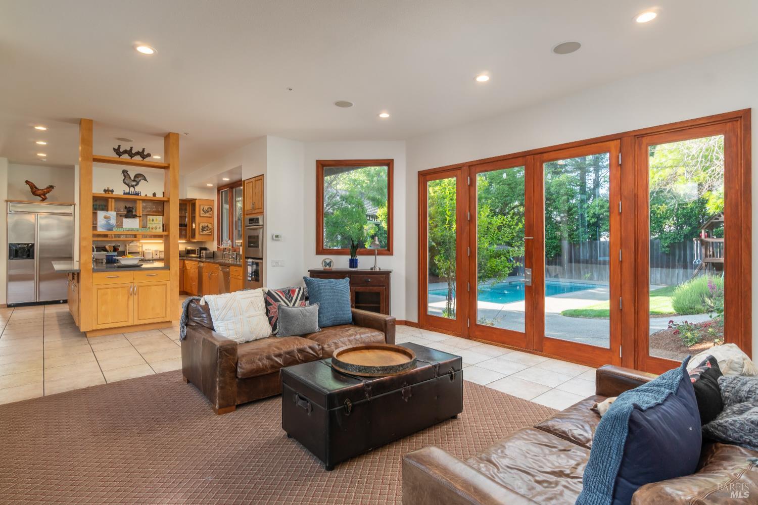 Detail Gallery Image 6 of 51 For 8 Circle Rd, San Rafael,  CA 94903 - – Beds | – Baths